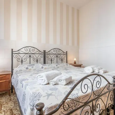 Appartement La Torre Piano Terra Sul Mare Puglia On Line *