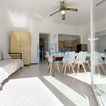 Apartament La Torre Piano Terra Sul Mare Puglia On Line *